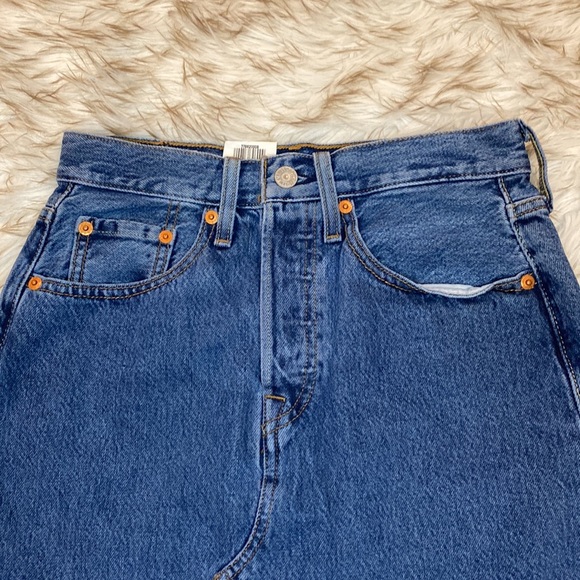 Levi’s High Rise Denim Mini Skirt Deconstructed Iconic Boyfriend Size 25 NWT - Picture 7 of 16